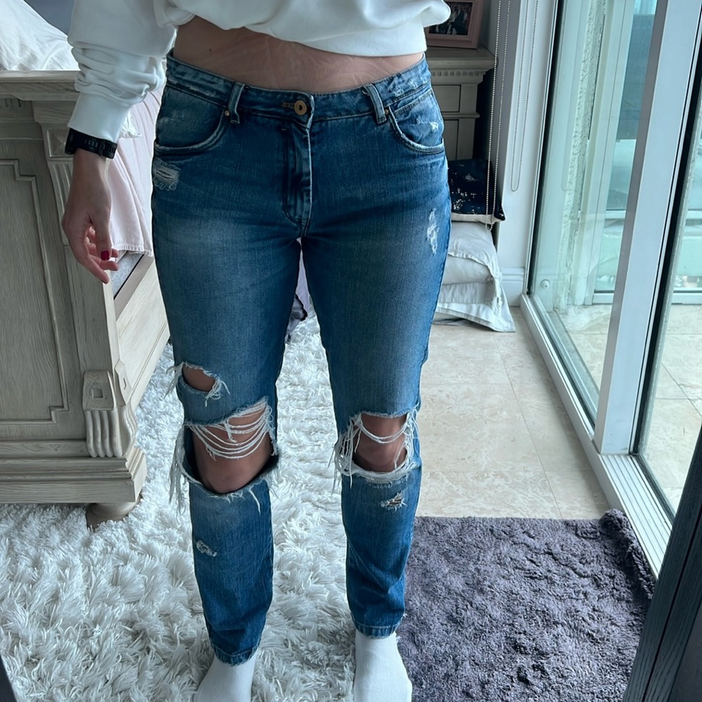 Zara size 4 high waisted straight leg ripped jeans